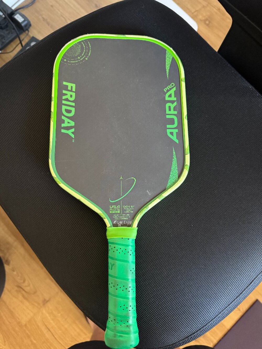 FRIDAY AURA PRO PICKLEBALL  PADDLE